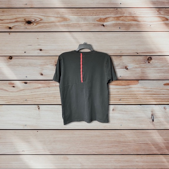 Puma/Ferrari collab T-shirt - Picture 2 of 2